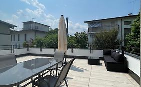 La Terrazza - Very Quiet - Free Park - 3 Min From Varese Center And Lake - Air Conditioning - Cycling Friendly