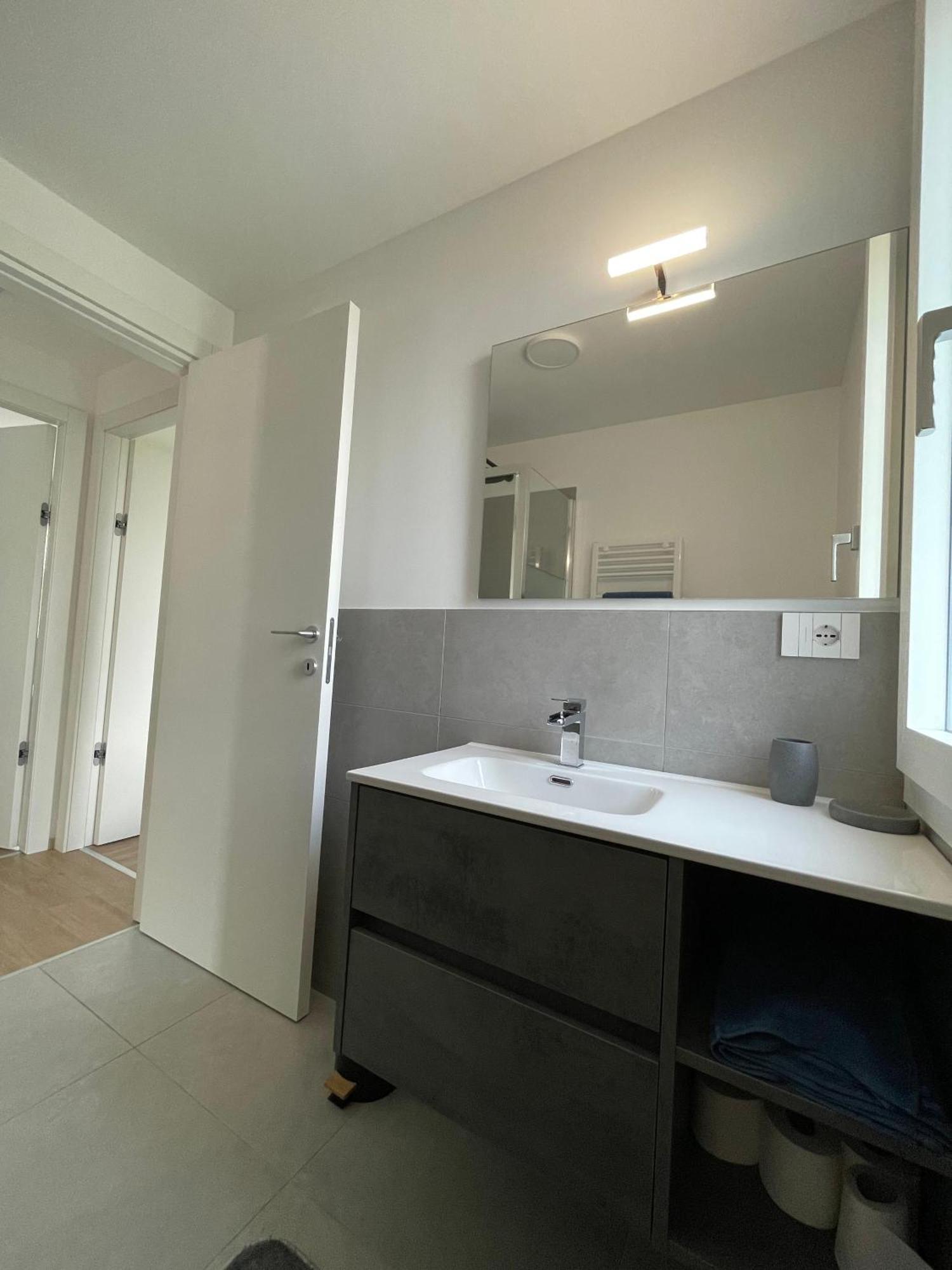 La Terrazza - Very Quiet - Free Park - 3 Min From Varese Center And Lake - Air Conditioning - Cycling Friendly Exterior foto